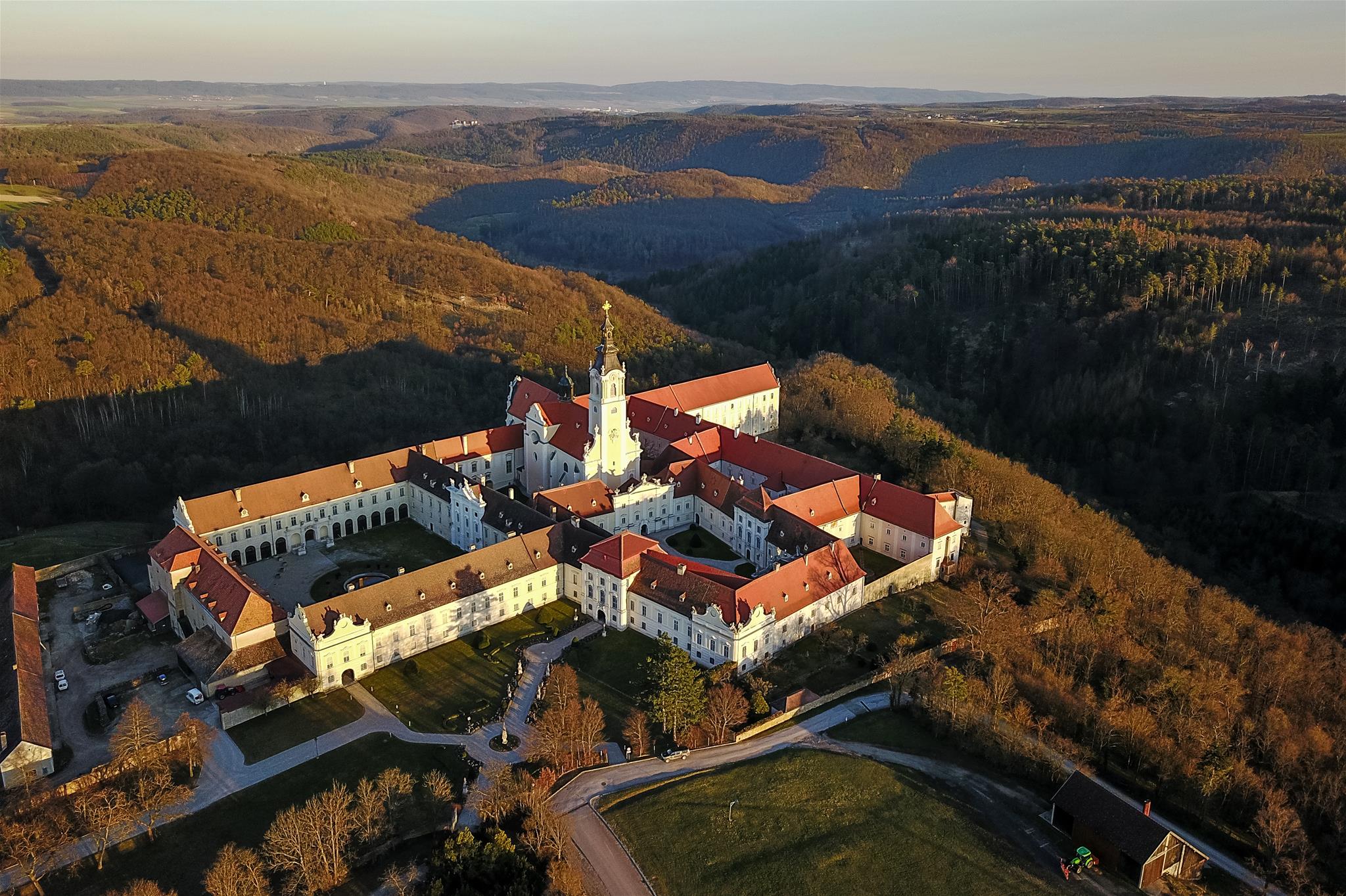 Benediktinerstift Altenburg aus der Vogelperspektive