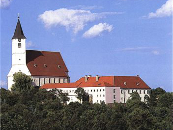 Blick auf das Kloster Pernegg