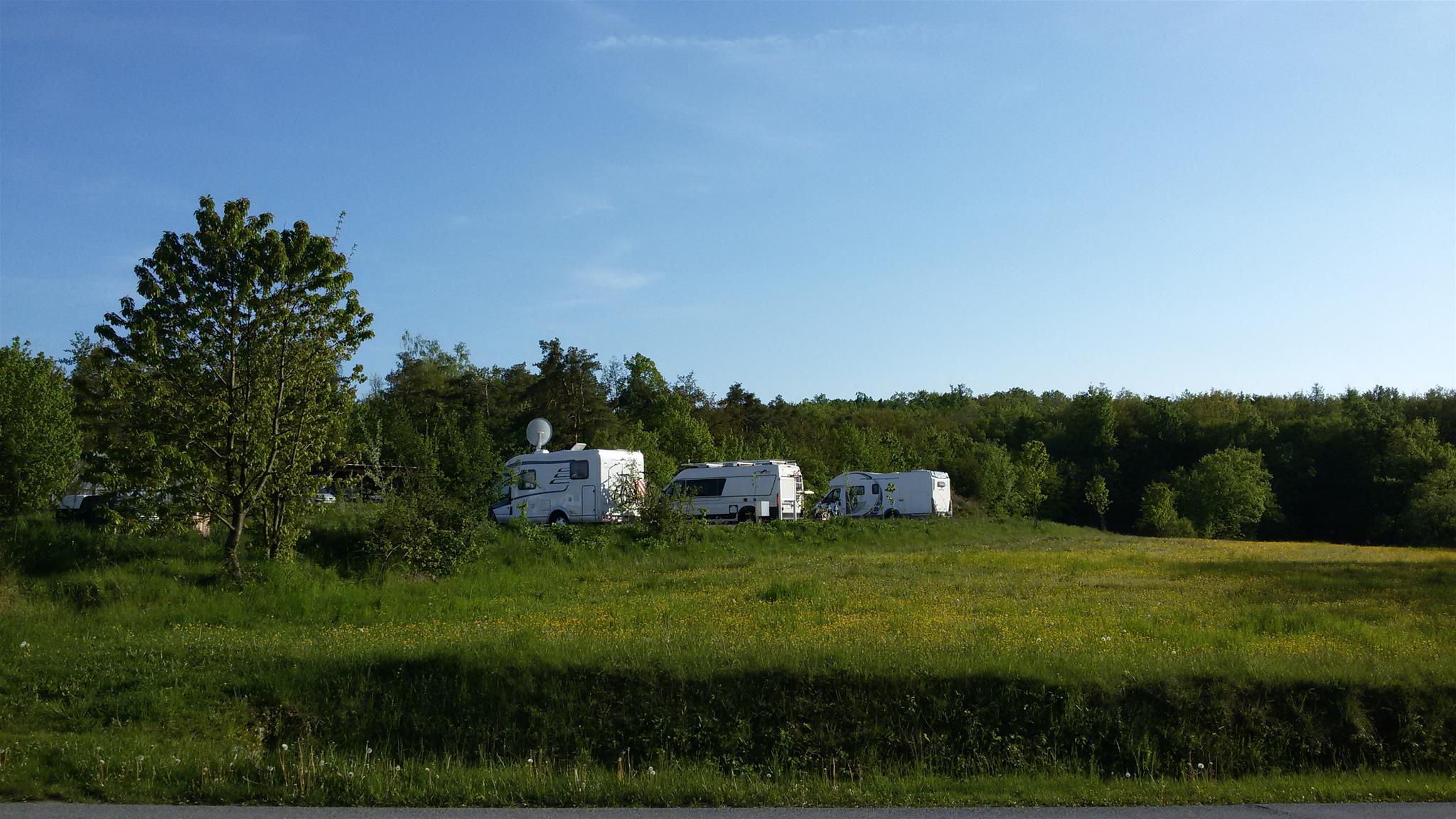 Wohnmobile am Stellplatz